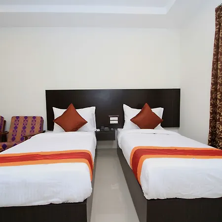 Oyo 4733 Champion Residency Hotel